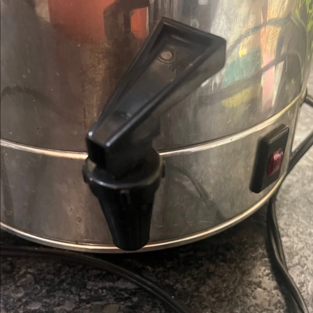 Vintage 40 Cup Regal Chrome Electric Coffee Pot.  Urn. Parties. Exc condition